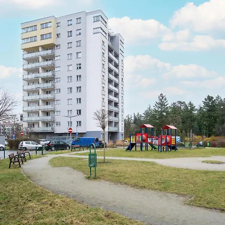 With 2 Bedrooms & Balcony And Free Garage By Renters Apartament Wrocław