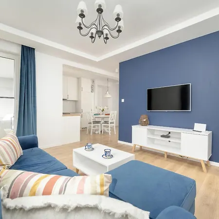 With 2 Bedrooms & Balcony And Free Garage By Renters شقة