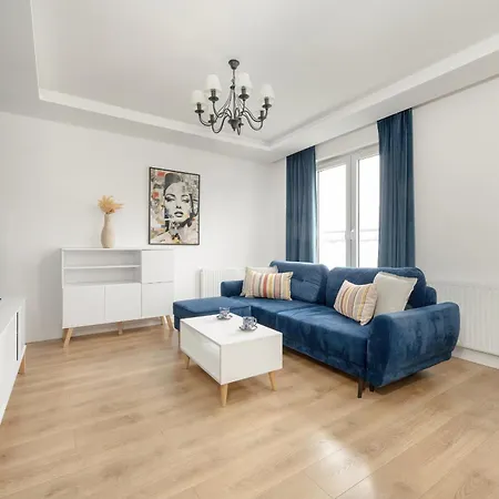 With 2 Bedrooms & Balcony And Free Garage By Renters شقة *