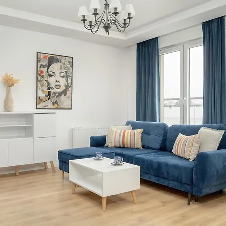 With 2 Bedrooms & Balcony And Free Garage By Renters فروتسواف