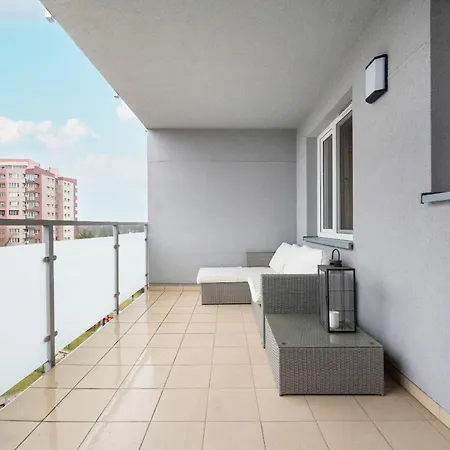 With 2 Bedrooms & Balcony And Free Garage By Renters * Wroclaw