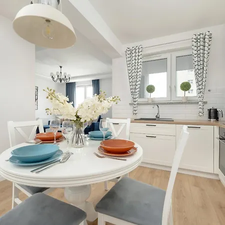 With 2 Bedrooms & Balcony And Free Garage By Renters Apartment Wroclaw