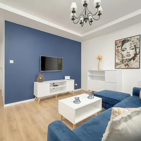 شقة With 2 Bedrooms & Balcony And Free Garage By Renters فروتسواف