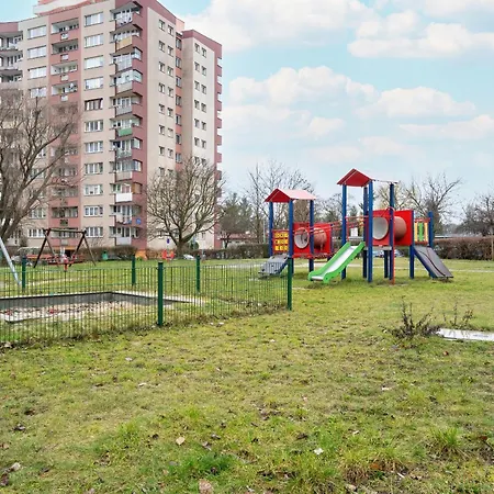 With 2 Bedrooms & Balcony And Free Garage By Renters